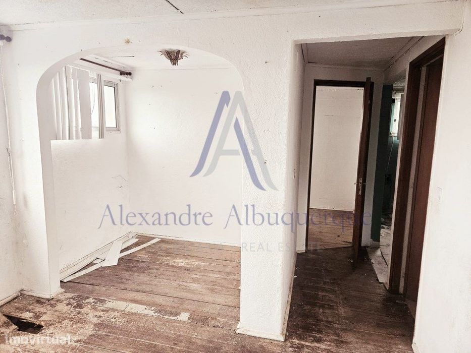 Apartamento T1 com Vista Mar e Terraço na Vila de Sesimbra!