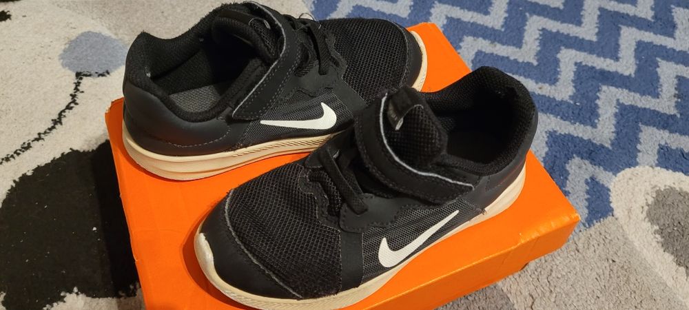 Buty buciki sportowe adidasy nike 27 chlopiece czarne na rzepy trampki