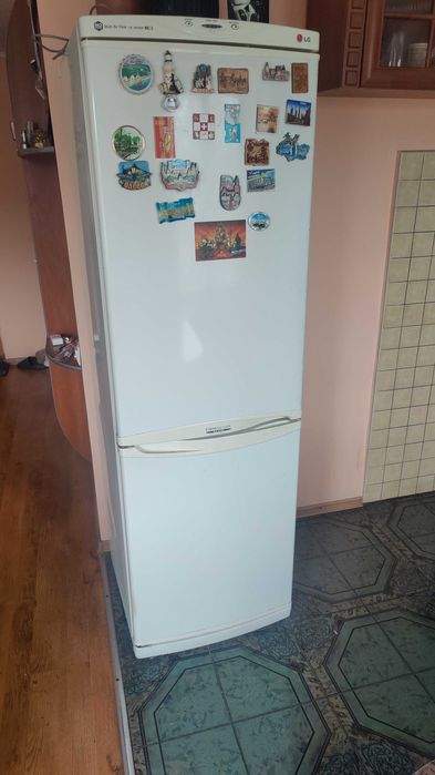 холодильник LG в доброму стані