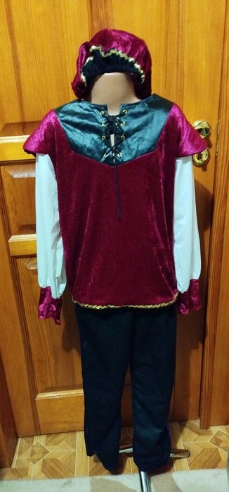 Костюмы короля,принца,шута,петрушки,Арлекина на 3-15л.