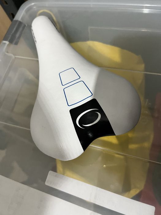 Selim bicicleta novo