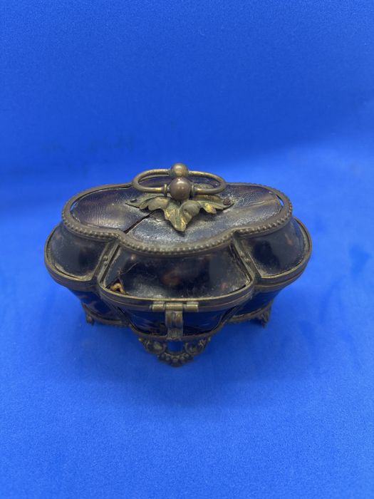 Pequena caixa antiga bronze