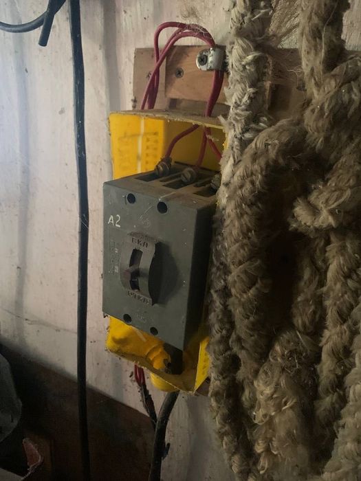 Млинок для зерна в наявності 2 штуки