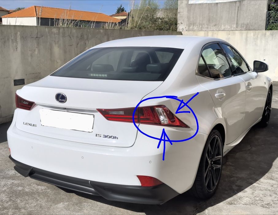 Farolim NOVO traseiro direito carroçaria Lexus is300h