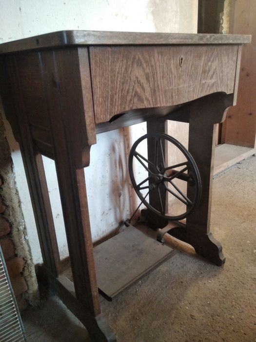 Новая швейная машинка KNOCH 1860 года .: 10 100 грн