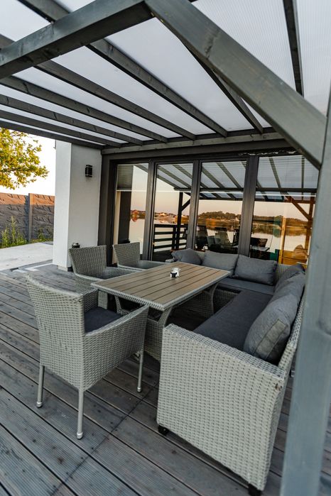 Domek nad jeziorem z sauną jacuzzi i linią brzegową Spalona