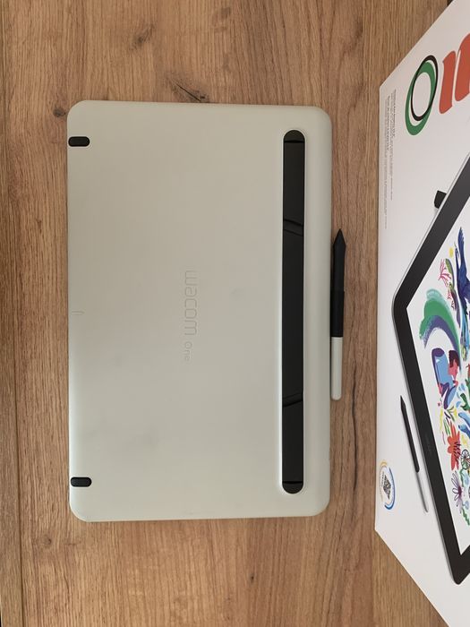 Монітор-планшет Wacom One 13 (DTC133W0B)