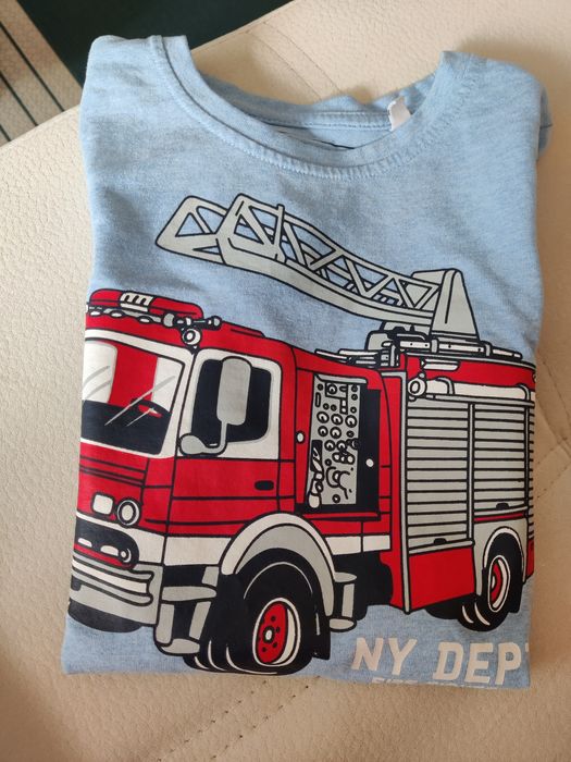 T-shirt azul, manga curta, carro bombeiros, Palomino C &A, 110 cm