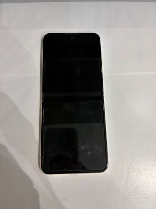 Samsung Galaxy Z flip 5 8/ 256GB