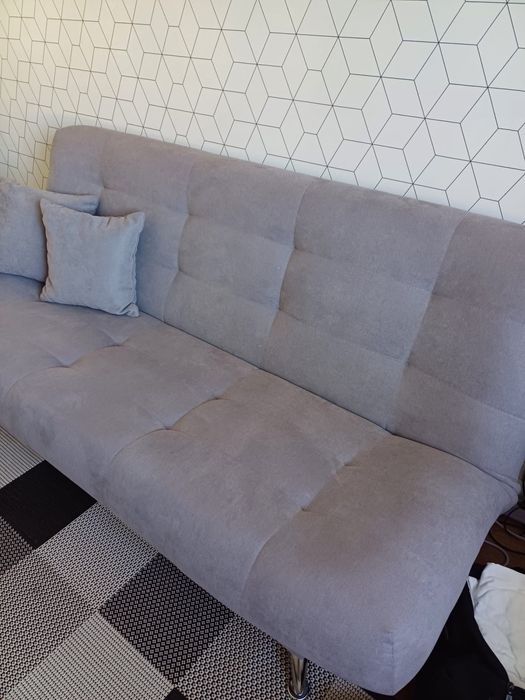 Szara kanapa rozkładana