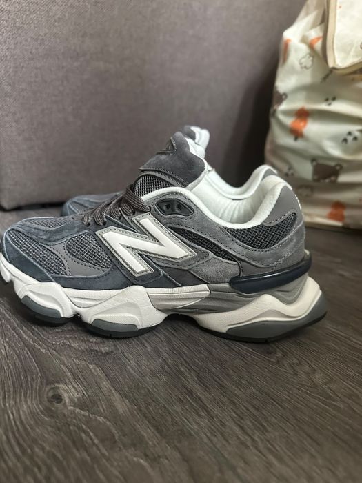 Жіночі кросівки New Balance 9060 сірі