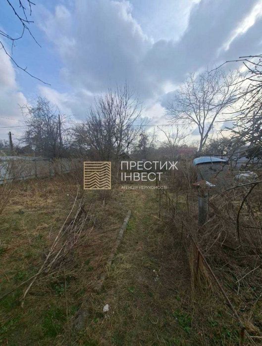 Продаж половини будинку на 5 сотках землі