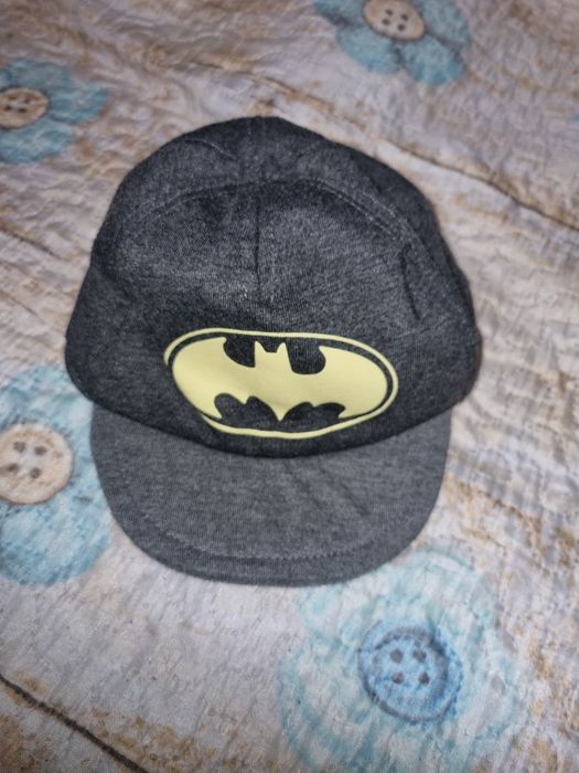 Mięciutka czapka z daszkiem Batman.