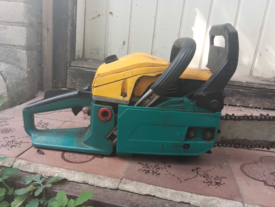 Продам Бензопилу кедр