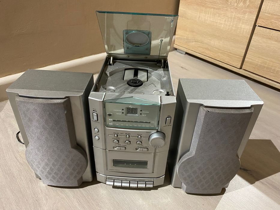 Duża wieża z kolumnami