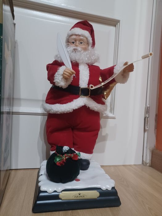 Pai Natal com música e dança