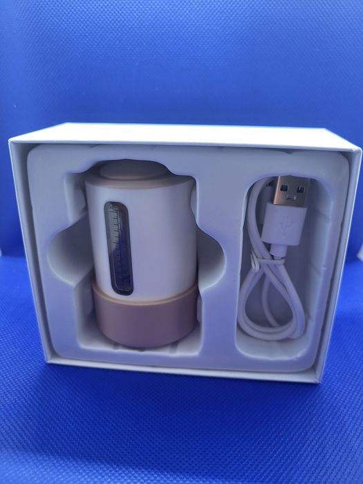 Elektroniczny aplikator do masażu skóry głowy z pojemnikiem na olejek