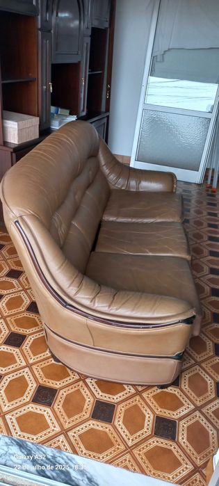 conjunto de sofás em pele