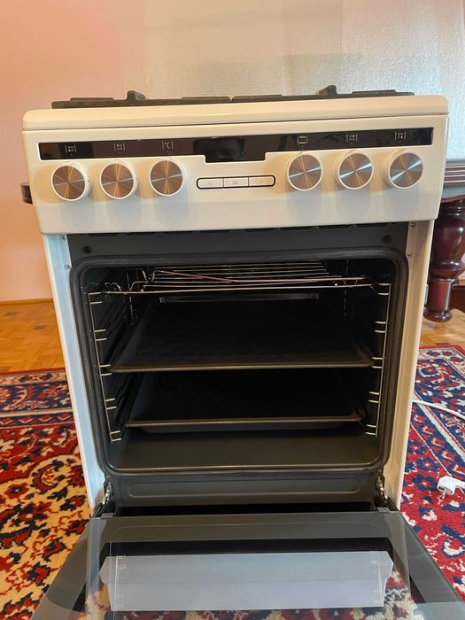 Kuchenka gazowa Amica z temroobiegiem i rożnem