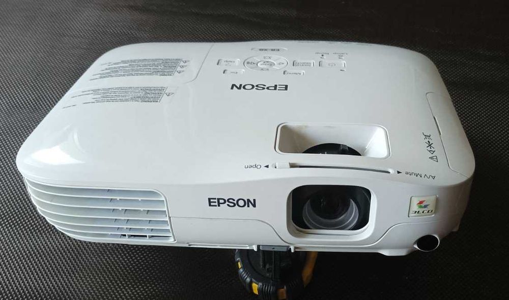 Проектор кинопроектор Epson EB-X8