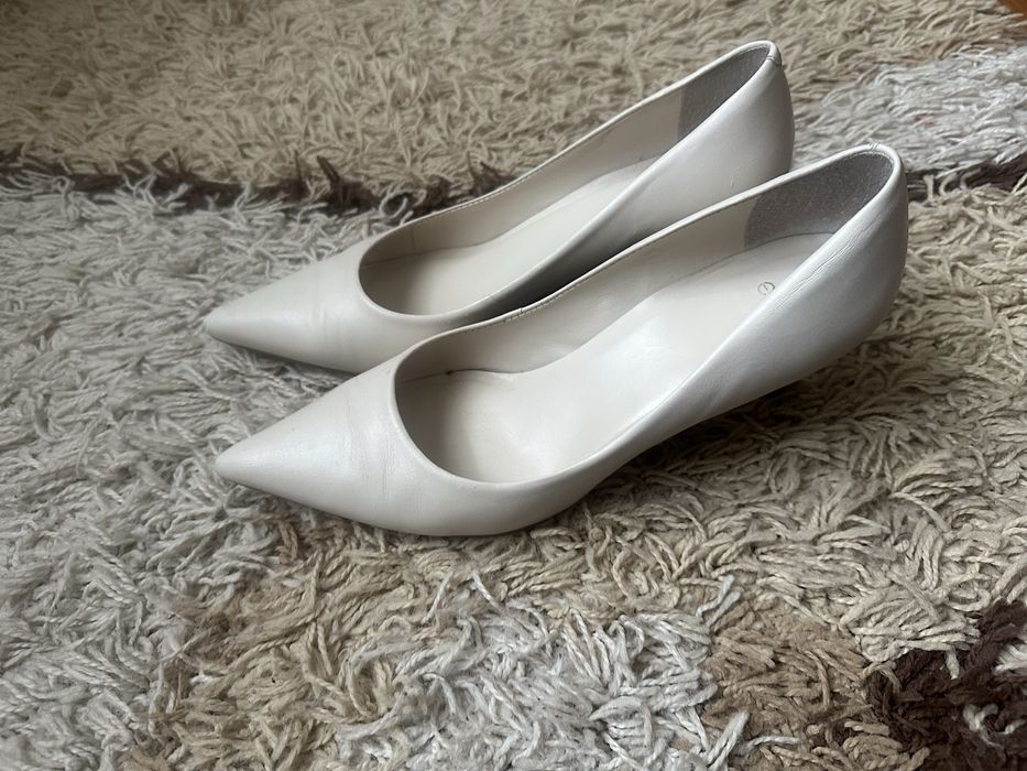 Туфлі Estro 38  Молочного Кольору