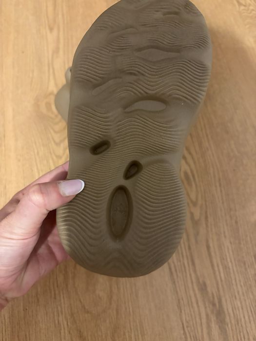 Adidas yeezy rnnr sand novas