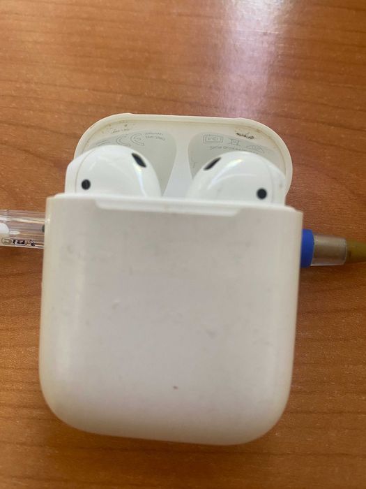 AirPods 1 Modelo A1523 Avariados (um dos auriculares com o som baixo)