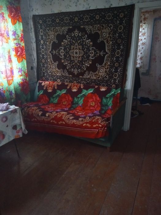 Будинок у селі Товста