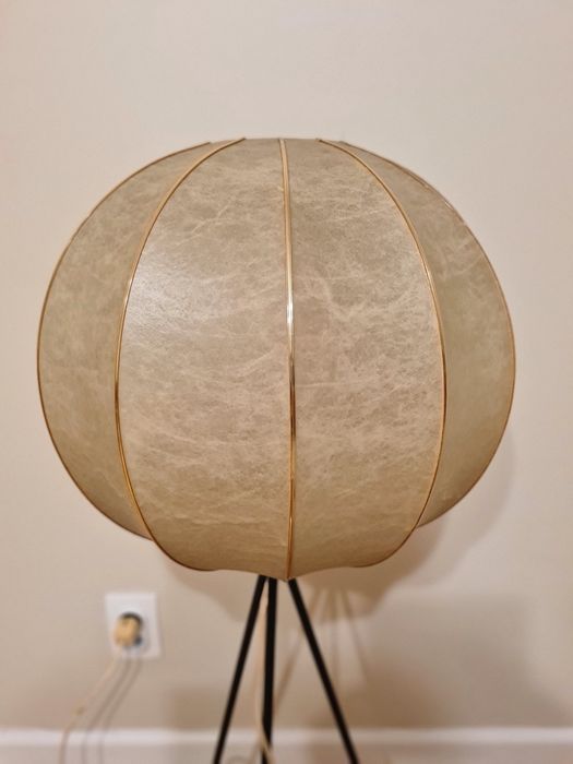 Lampa podłogowa Cocoon  na trójnogu ,tripod lata 60,space age, mid-c