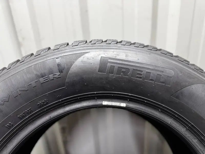Шини бу 215 65 R16 Pirelli  Powercy