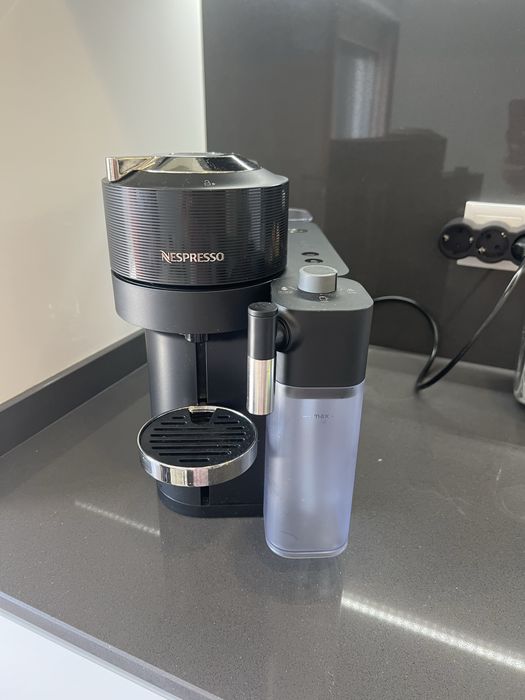 Maquina café Vertuo Lattissima e DeLonghi