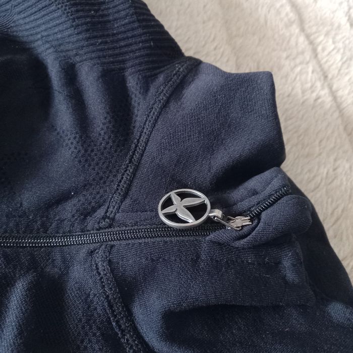 Kari Traa modelującą termoaktywna bluza S