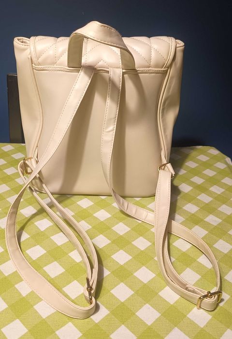 Beżowy ecru pikowany plecak