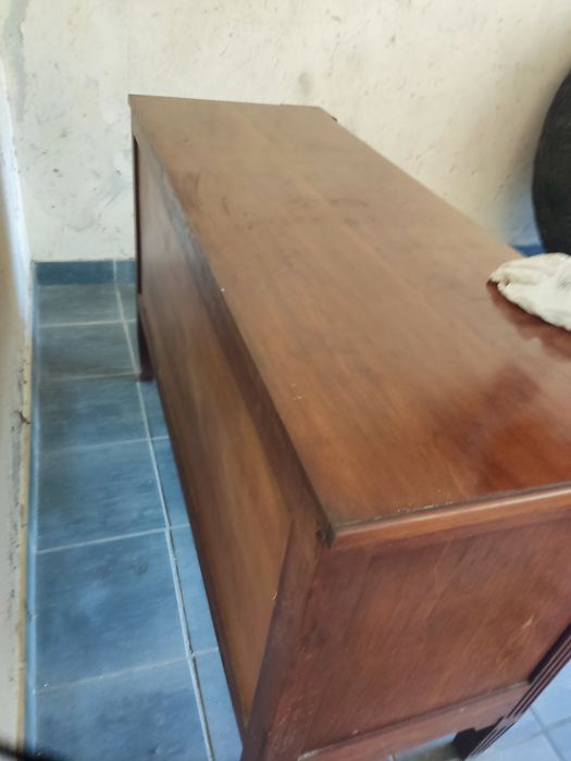 Cômoda antiga de madeira