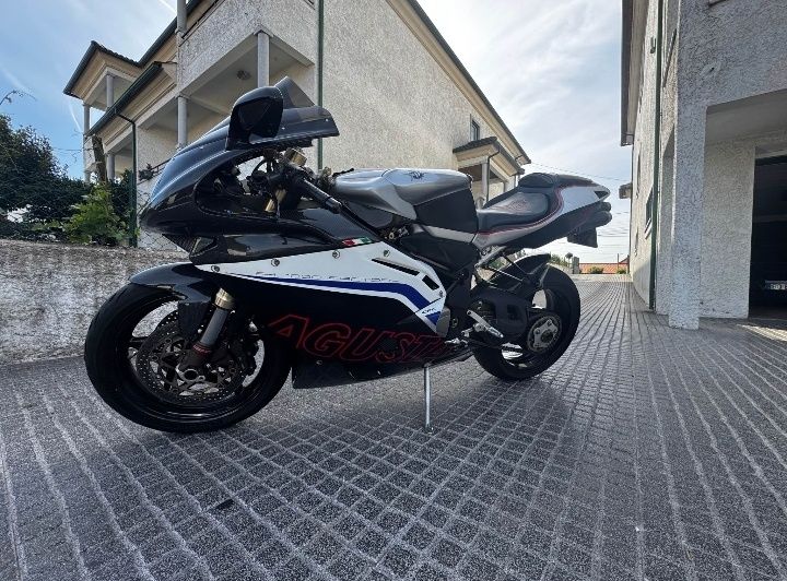 MV Agusta F4 1000 S 1+1 (2006) – 17.500 km – Escape Silmotor & Full Carbono
