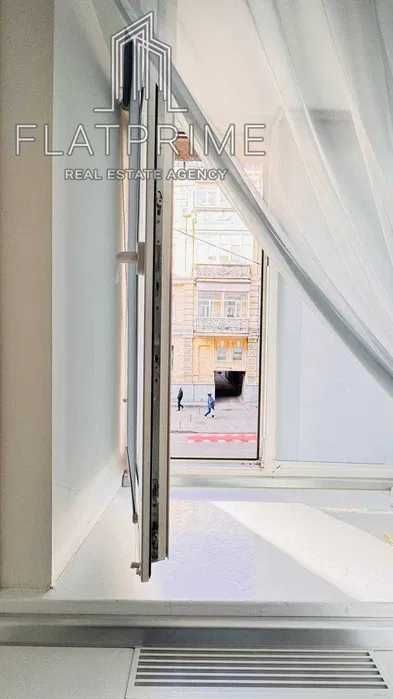 Центр продаж окреме приміщення кабінет з ремонтом