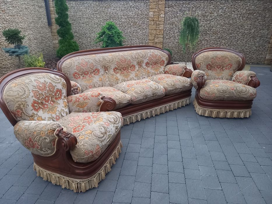 Диван та 2 крісла.Італія