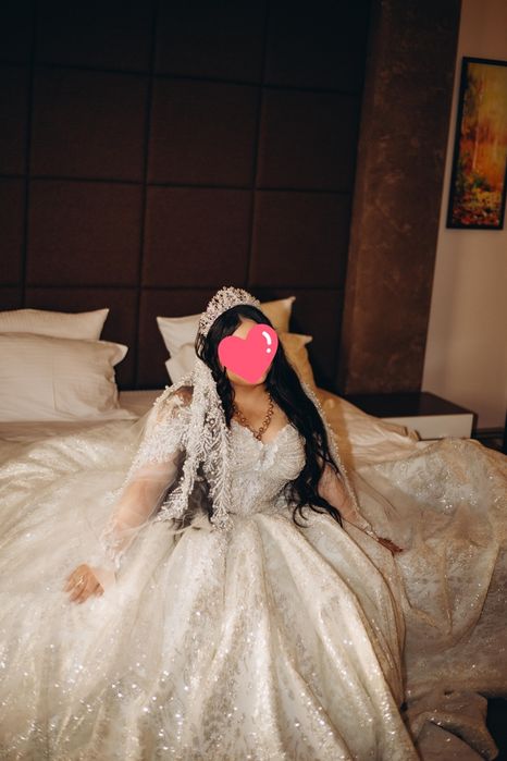 Шикарна весільна сукня