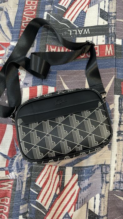 Bolsa Lacoste.