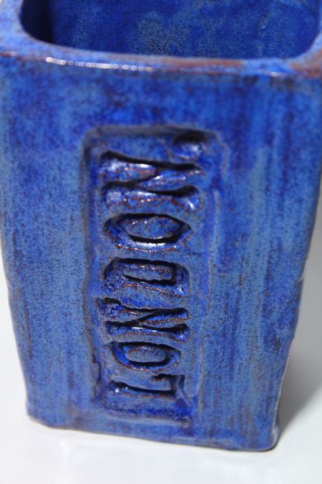 Ваза винтажная. Вазочка Лондон. Статуэтка. Stolen Form Brick Vase.