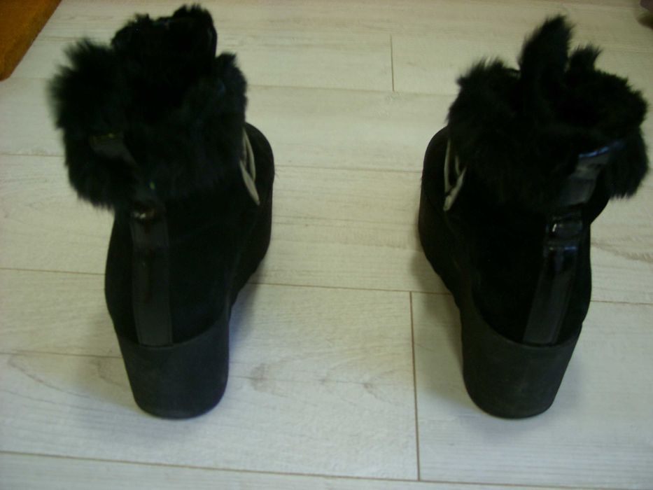 Ботинки из замши, утепленные мехом. Размер 36