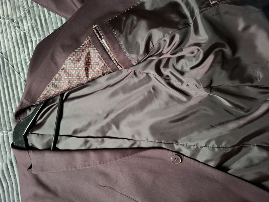 Garnitur męski kolor ciemny bordo