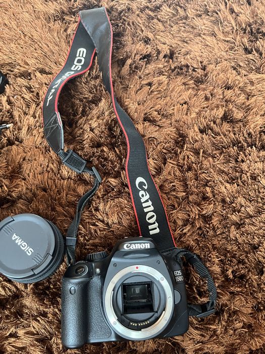 Vendo camera canon modelo 550D