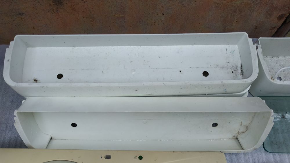 Продам полки, пластик, стекло, с холодильника Snaige class A RF315-1501A