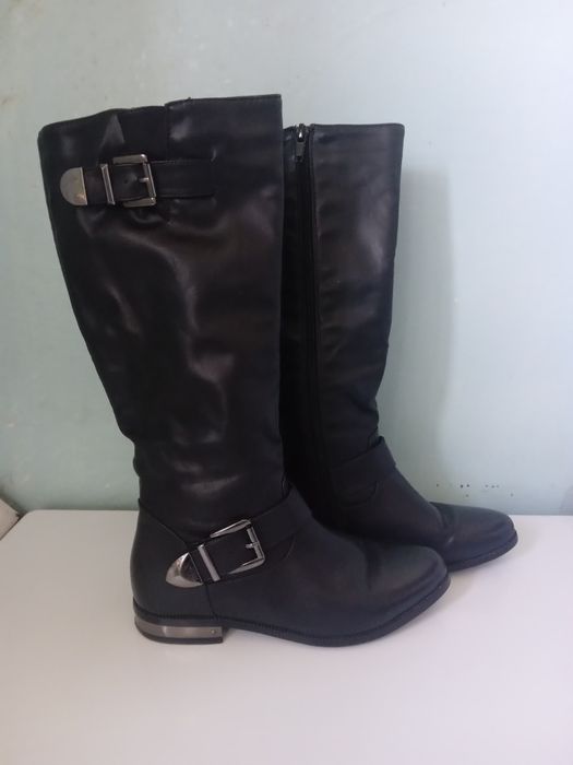 Продам кожанные сапоги осень,весна,зима