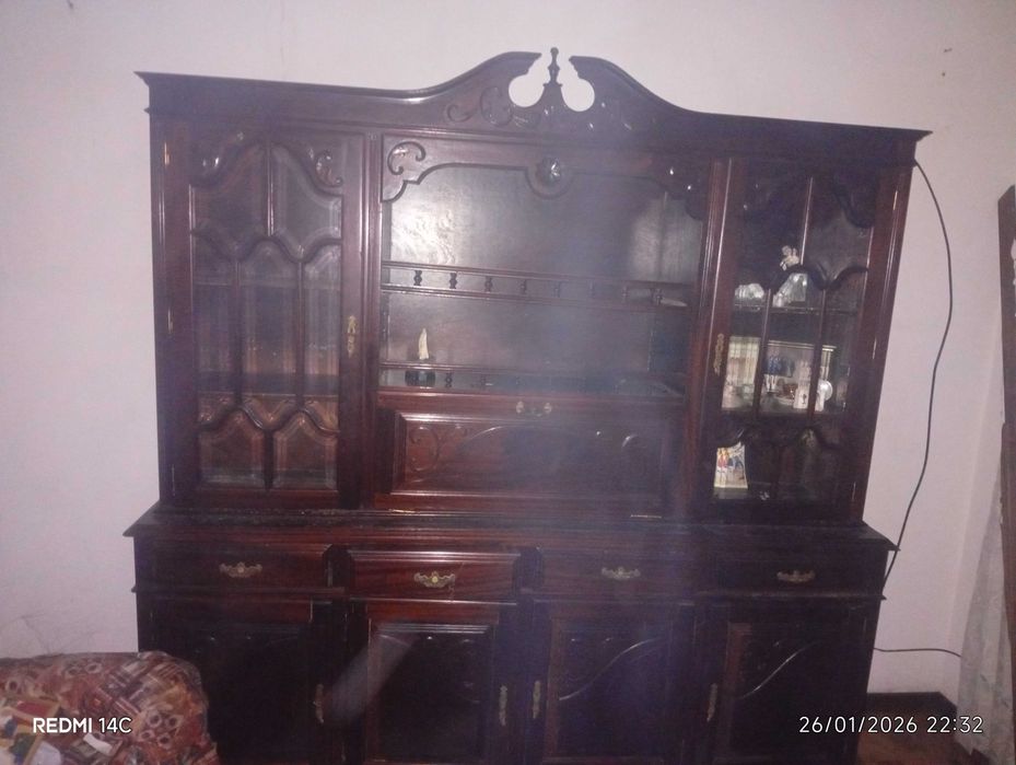 Móveis antigos bem estimados