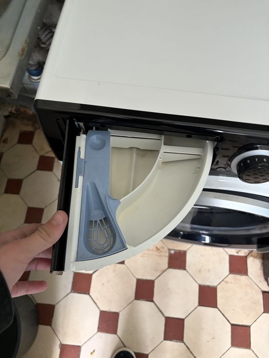 Проадеца стеральная машына в илиальном состаяние Whirlpool