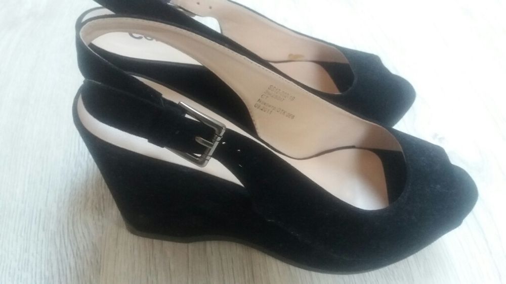 Buty na koturnie nowe