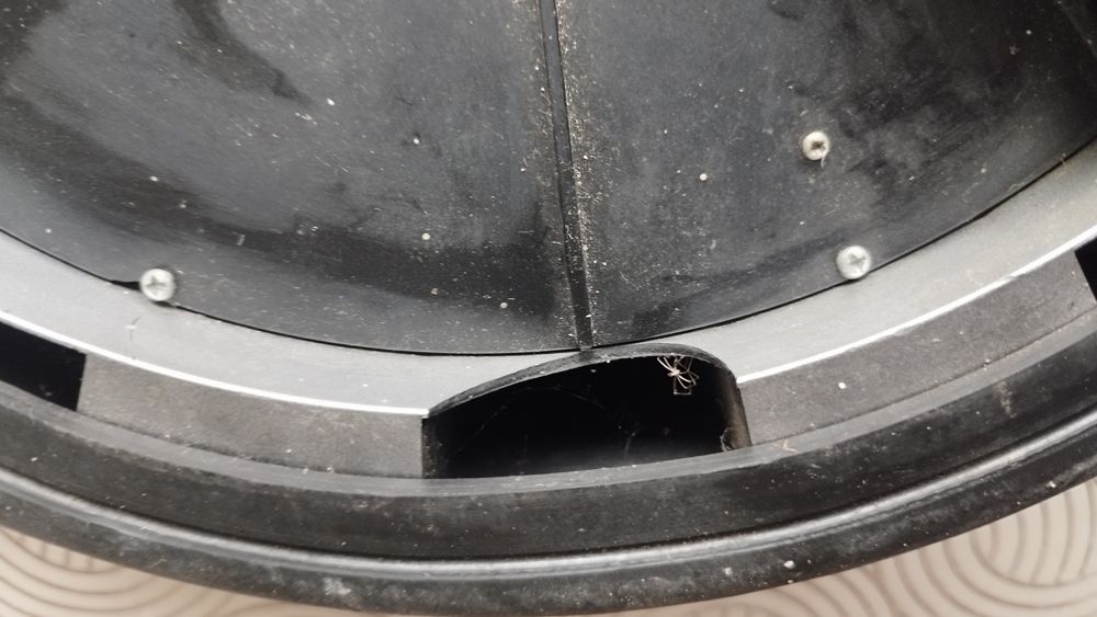 Zegar ścienny w kształcie opony.