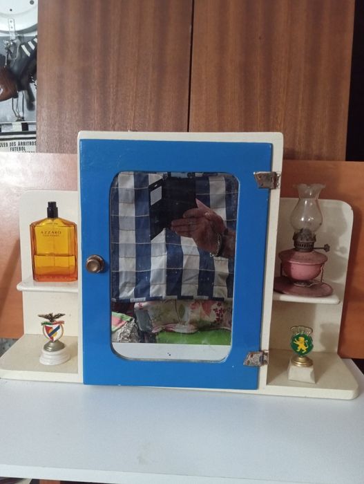 Armário com espelho de casa de banho vintage